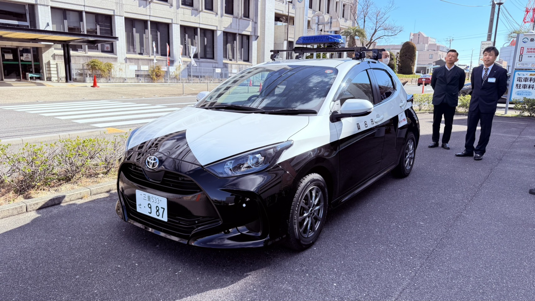 桑名市に防犯パトロール車両の寄贈のサムネイル